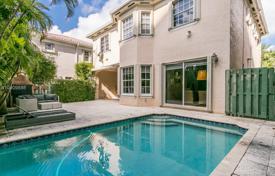 Villa – Golden Beach, Florida, Estados Unidos. $1 450 000