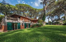 9 dormitorio villa en Roccamare, Italia. Price on request