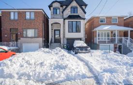 11 dormitorio casa de pueblo en Scarborough, Canadá. C$2 104 000
