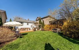 9 dormitorio casa de pueblo en Scarborough, Canadá. C$1 225 000