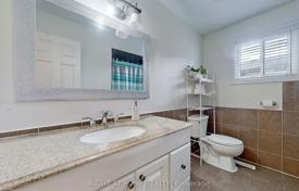 10 dormitorio casa de pueblo en Scarborough, Canadá. C$1 157 000