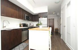 2 dormitorio piso en Lake Shore Boulevard West, Canadá. C$893 000