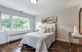 9 dormitorio casa de pueblo en Etobicoke, Canadá. C$2 281 000