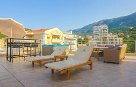 2 dormitorio ático 70 m² en Becici, Montenegro. 390 000 €