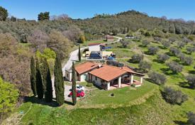 Cortijo 308 m² en Cinigiano, Italia. 595 000 €