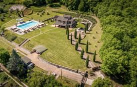 12 dormitorio finca rústica 379 m² en Todi, Italia. 1 490 000 €