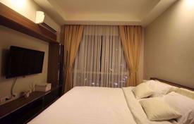 1-dormitorio apartamentos en condominio en Huai Khwang, Tailandia. $121 000