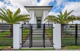Casa de pueblo – West End, Miami, Florida,  Estados Unidos. $2 950 000