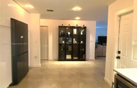 3 dormitorio casa de pueblo 156 m² en Miami, Estados Unidos. $610 000