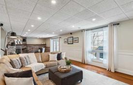 9 dormitorio casa de pueblo en Scarborough, Canadá. C$1 315 000