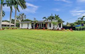 4 dormitorio casa de pueblo 307 m² en Davie, Estados Unidos. $1 230 000