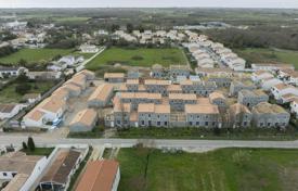 Casa de pueblo – Charente-Maritime, Nueva Aquitania, Francia. From 290 000 €