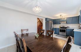 10 dormitorio casa de pueblo en Scarborough, Canadá. C$1 621 000
