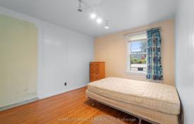 10 dormitorio casa de pueblo en Scarborough, Canadá. C$1 164 000