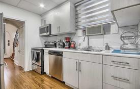 2 dormitorio casa de pueblo en North York, Canadá. C$2 491 000