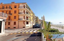 6 dormitorio piso 97 m² en Liguria, Italia. 720 000 €