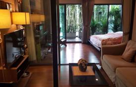 1-dormitorio apartamentos en condominio en Khlong Toei, Tailandia. $246 000