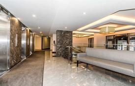 6 dormitorio piso en Etobicoke, Canadá. C$883 000