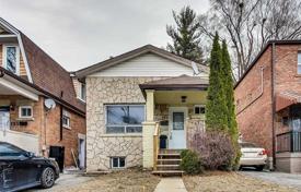 Casa de pueblo – East York, Toronto, Ontario,  Canadá. C$1 209 000