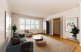 9 dormitorio casa de pueblo en Etobicoke, Canadá. C$1 779 000