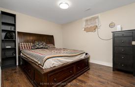10 dormitorio casa de pueblo en Scarborough, Canadá. C$1 291 000