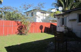 Casa de pueblo – North Miami, Florida, Estados Unidos. $630 000