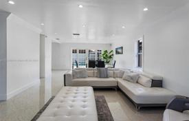 4 dormitorio casa de pueblo 278 m² en Miami, Estados Unidos. $950 000