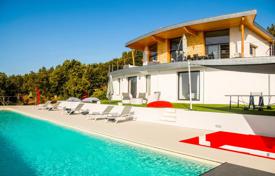 4 dormitorio villa en Suin, Francia. 1 890 000 €