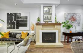 7 dormitorio adosado en Old Toronto, Canadá. C$1 573 000