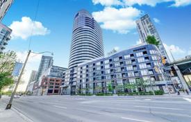 Piso – Dan Leckie Way, Old Toronto, Toronto,  Ontario,   Canadá. C$706 000