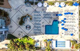 Condominio – Hallandale Beach, Florida, Estados Unidos. $399 000