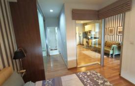 1-dormitorio apartamentos en condominio en Pathum Wan, Tailandia. $187 000