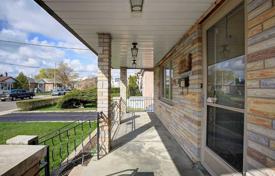 8 dormitorio casa de pueblo en Etobicoke, Canadá. C$1 750 000