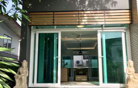 4 dormitorio chalet en Huai Khwang, Tailandia. $3 060  por semana