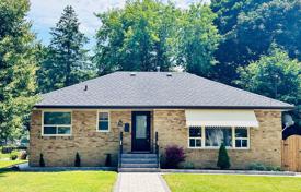 12 dormitorio casa de pueblo en Scarborough, Canadá. C$1 354 000