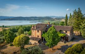 23 dormitorio finca rústica 590 m² en Magione, Italia. 840 000 €