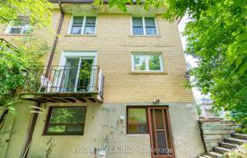6 dormitorio adosado en North York, Canadá. C$1 298 000