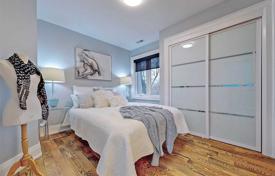 5 dormitorio casa de pueblo en East York, Canadá. C$2 462 000