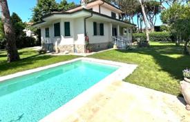 Villa en Forte dei Marmi, Italia. 25 000 €  por semana