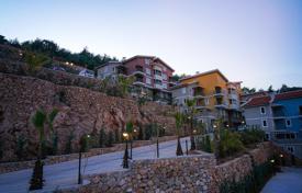 Apartamentos en complejo seguro bien equipado en Fethiye Taşyaka. $160 000