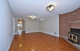 4 dormitorio adosado en North York, Canadá. C$1 163 000