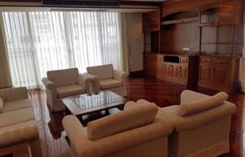 4-dormitorio apartamentos en condominio en Khlong Toei, Tailandia. $2 640  por semana