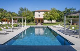 8 dormitorio finca rústica 300 m² en Arezzo, Italia. 1 800 000 €