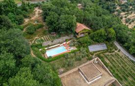 45 dormitorio mansión en Montalcino, Italia. 15 000 000 €