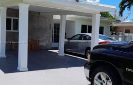Casa de pueblo – North Miami, Florida, Estados Unidos. $724 000