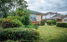 8 dormitorio casa de pueblo en Etobicoke, Canadá. C$1 207 000