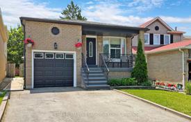 11 dormitorio casa de pueblo en Scarborough, Canadá. C$1 268 000