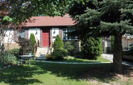 Casa de pueblo – Etobicoke, Toronto, Ontario,  Canadá. C$1 279 000