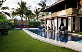 5 dormitorio villa en Canggu, Indonesia. $5 600  por semana