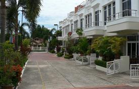 4 dormitorio casa de pueblo 120 m² en Pattaya, Tailandia. $3 070  por semana